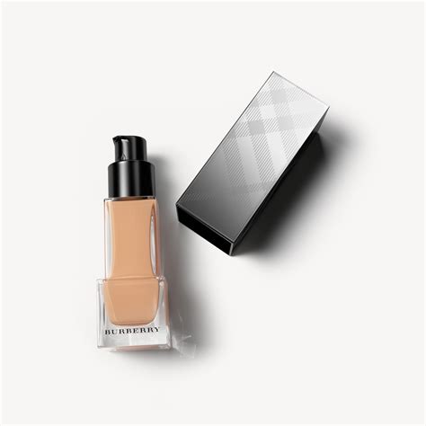 fresh glow di burberry youtube|Burberry FRESH GLOW FOUNDATION .